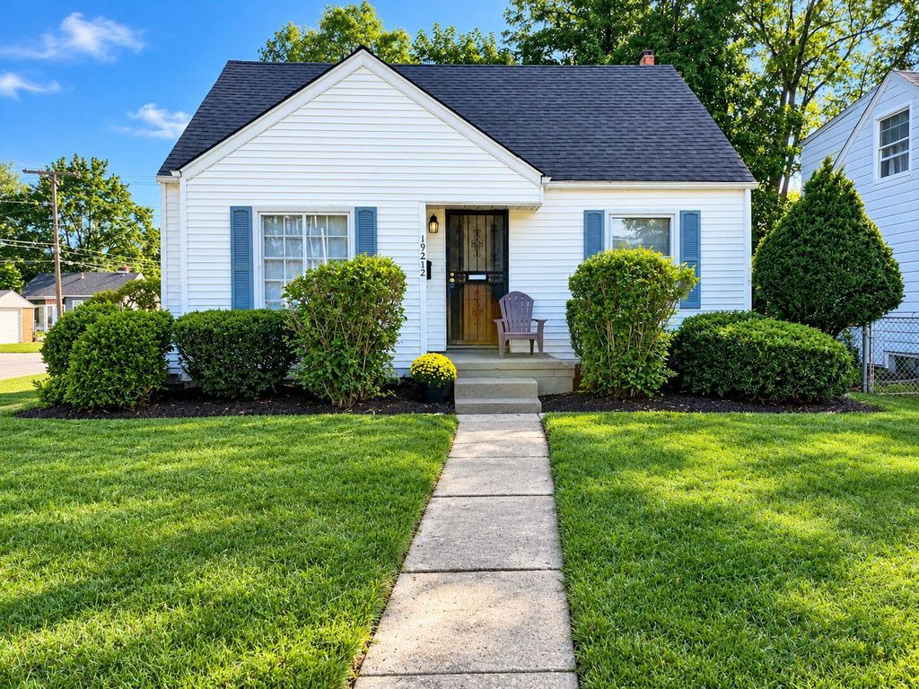 19212 Kingsville Street, Harper Woods