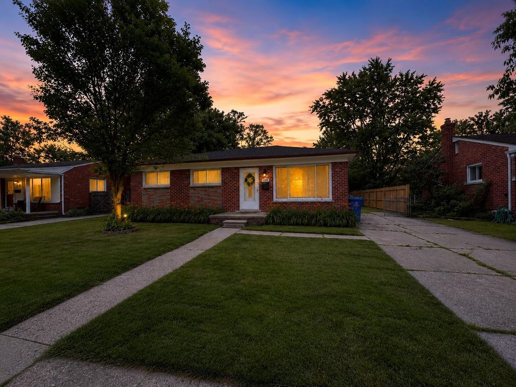 3136 Jarvis Avenue, Warren