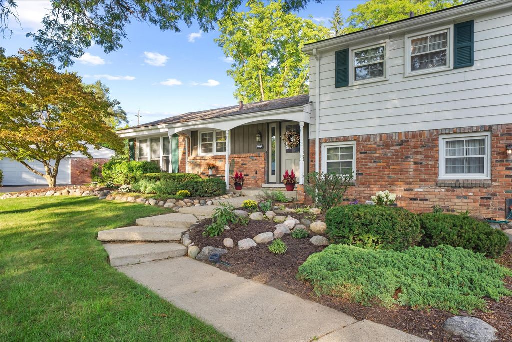 26182 Kiltartan Street, Farmington