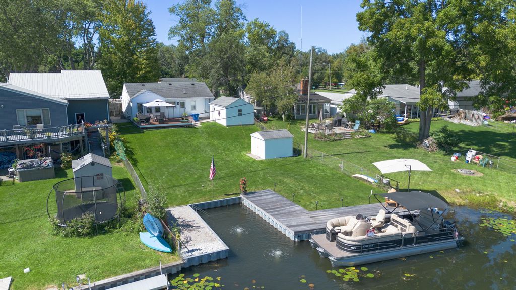 4661 Forest Avenue, Waterford