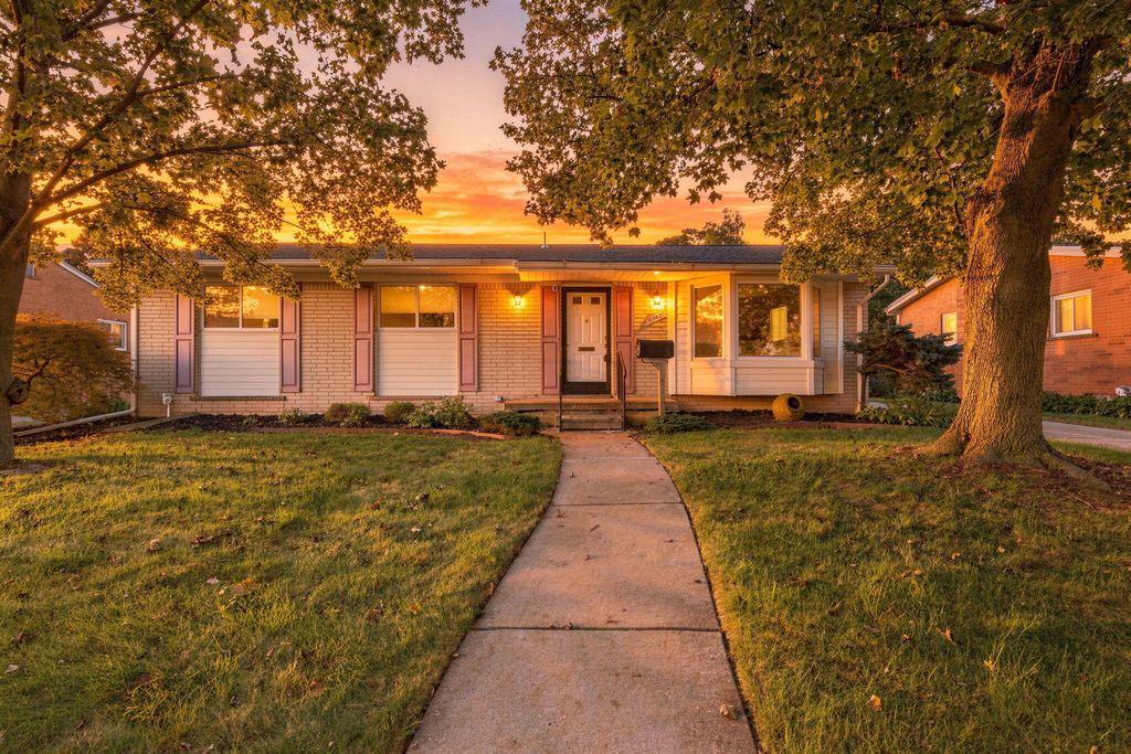 29821 Mason Street, Livonia