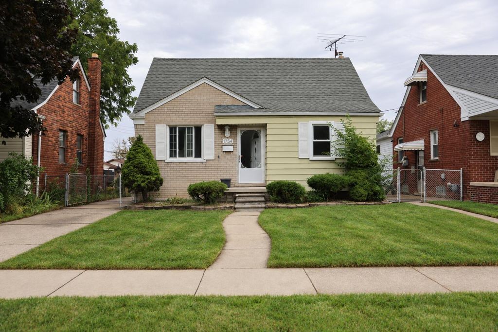 1754 Markese Avenue, Lincoln Park