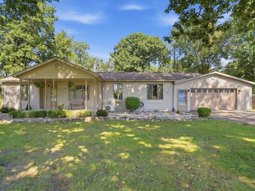33590 Clarita Street, Livonia