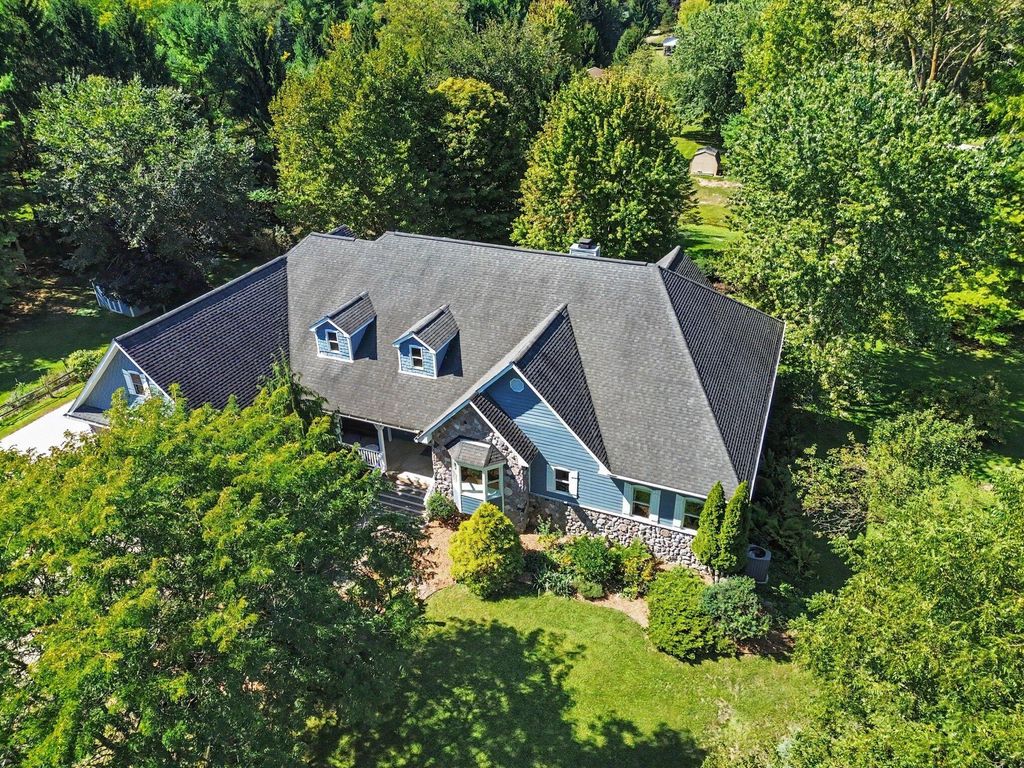 7353 Jennings Road, Whitmore Lake