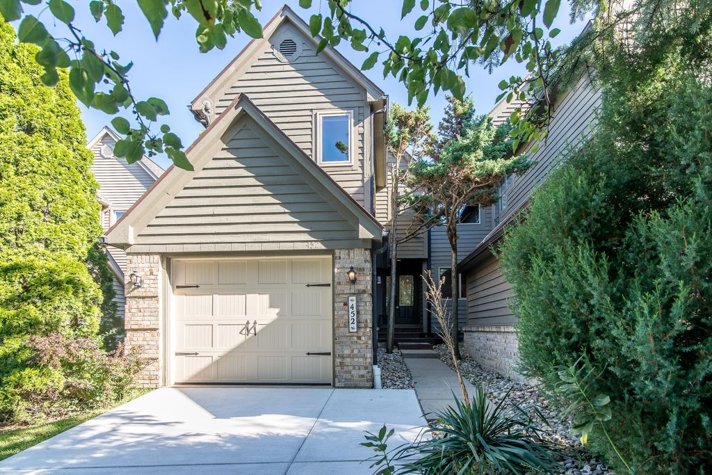 452 Village Oaks Court, Ann Arbor