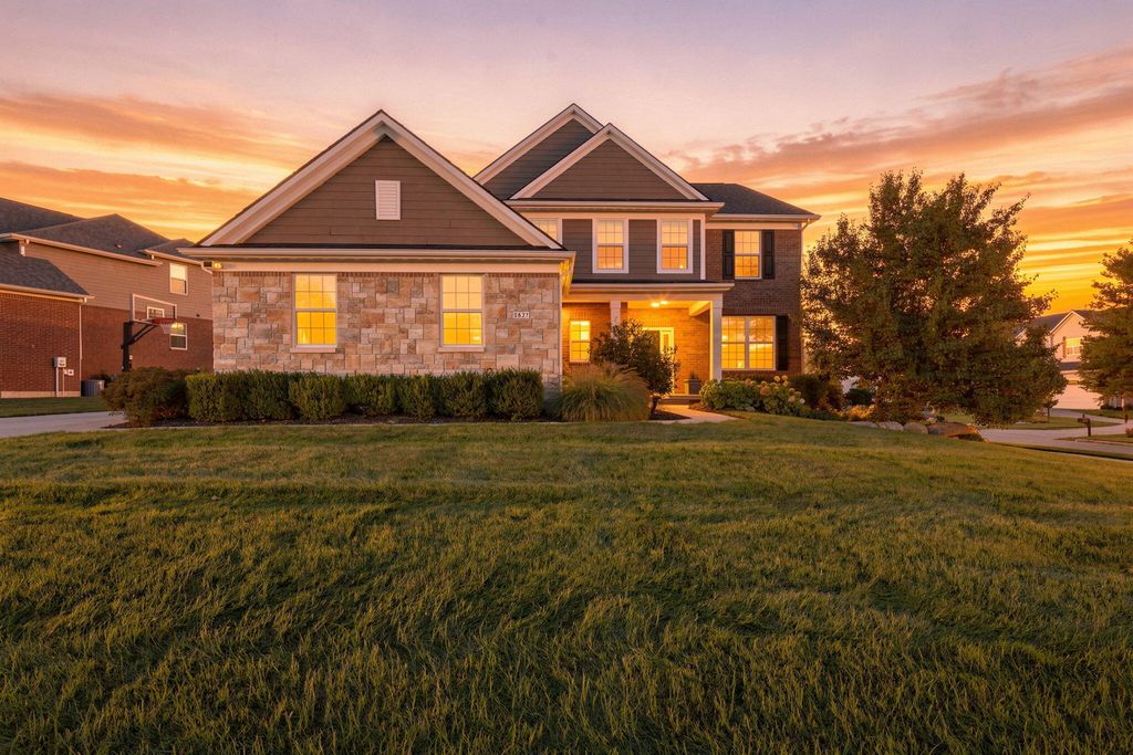 5887 Strawberry Circle, Commerce charter township