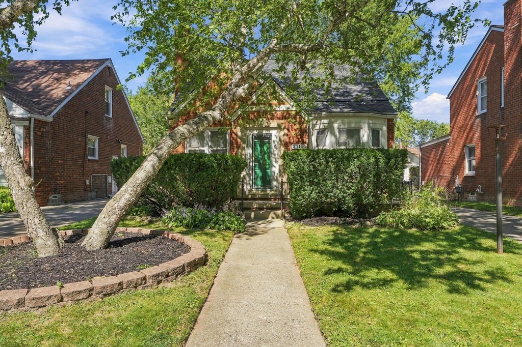 21191 Lochmoor Street, Harper Woods