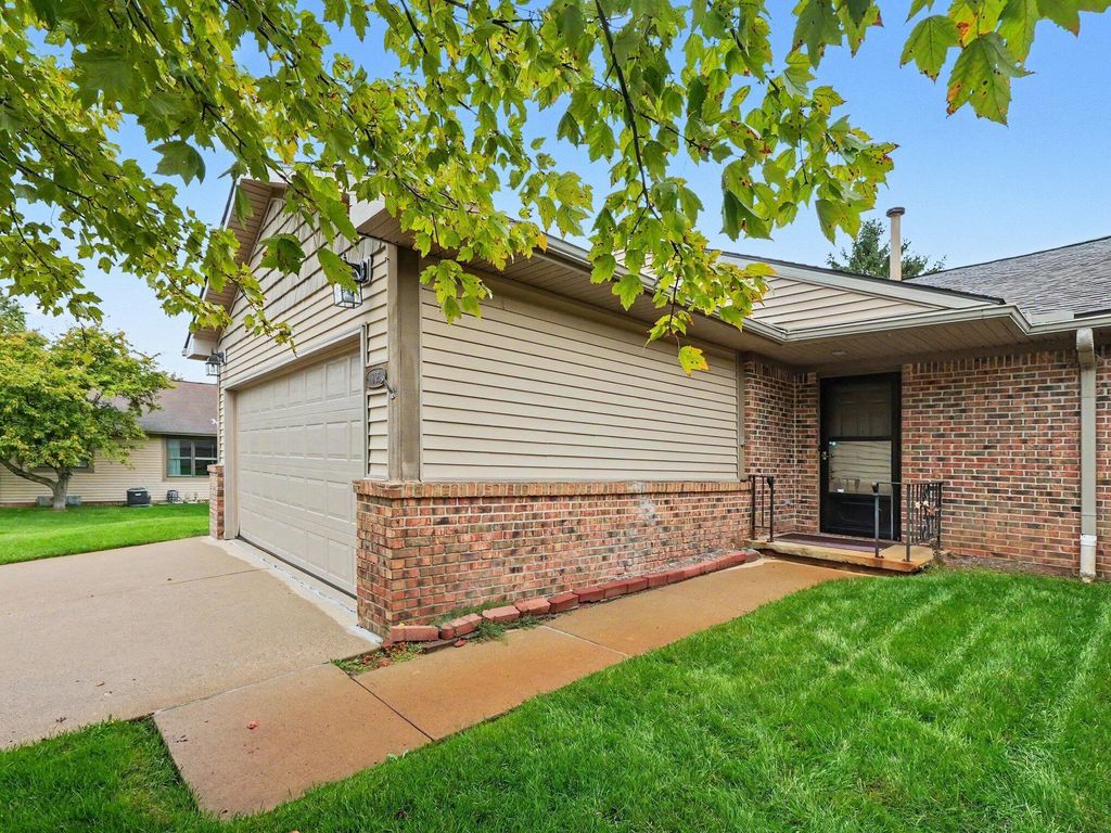 905 Moore Drive, Chelsea
