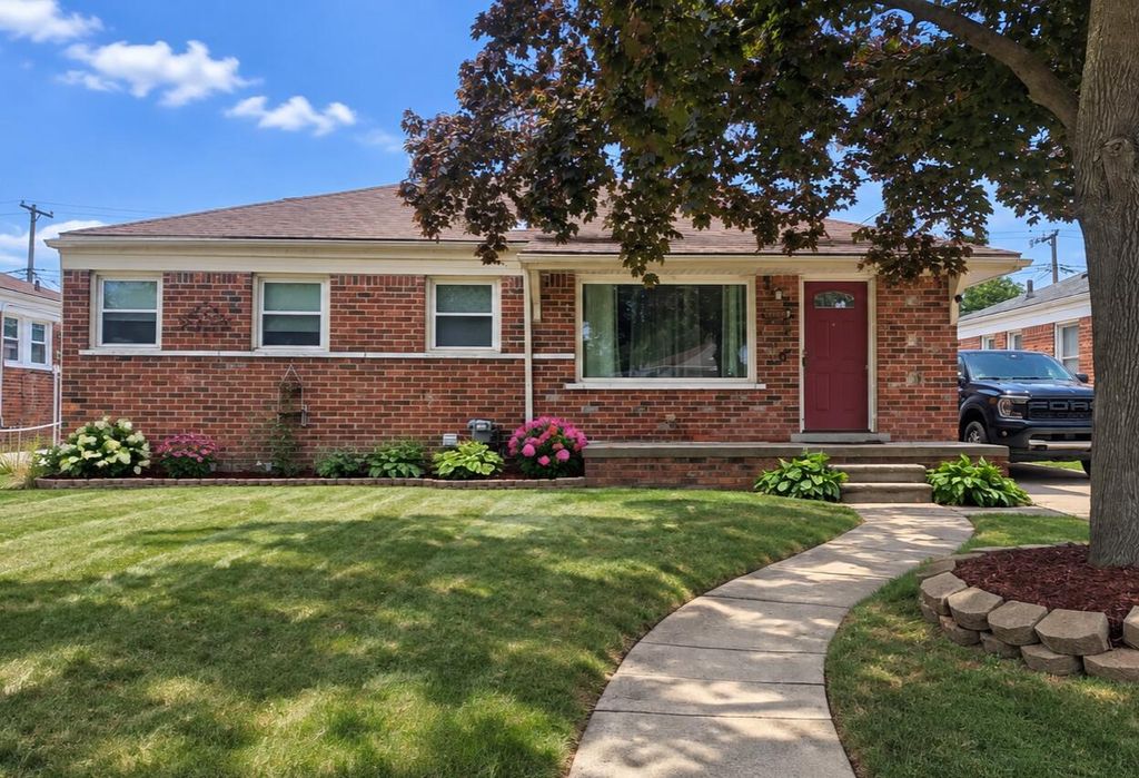 9994 E Clements Circle, Livonia
