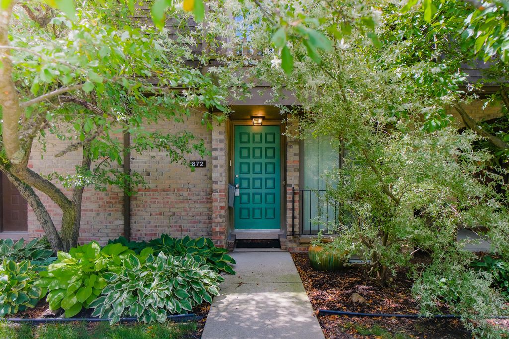 672 Greenhills Drive, Ann Arbor