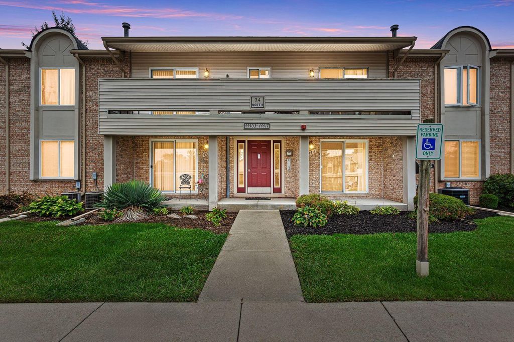 44417 Savery Drive Building: 34 Unit: 145, Canton