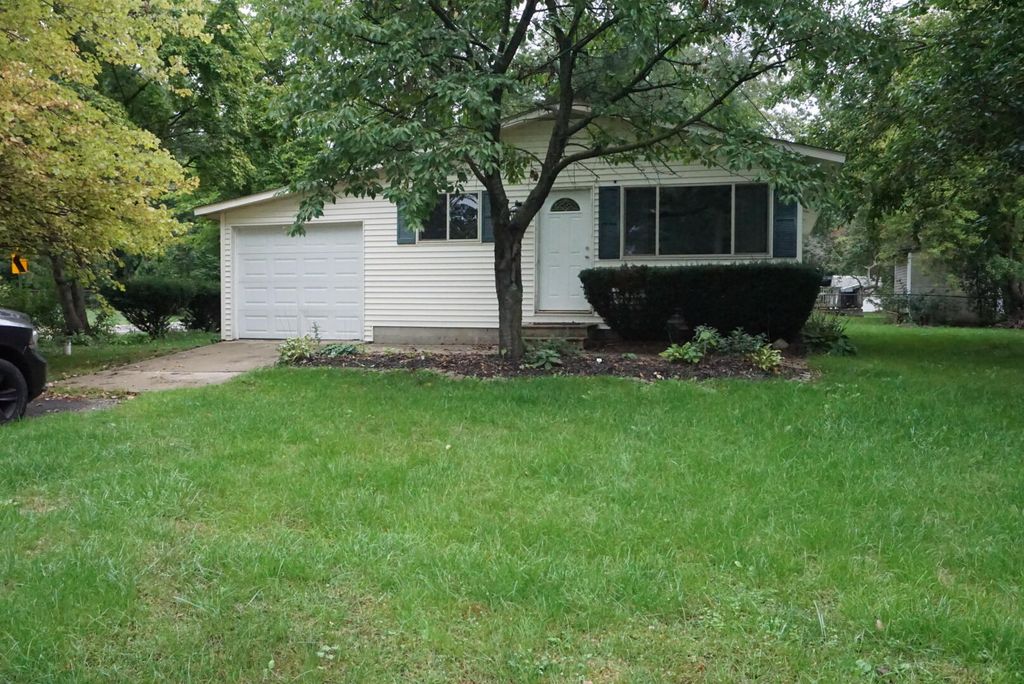 801 Farnsworth Road, White Lake