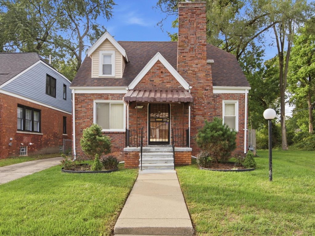 21151 Santa Clara, Detroit