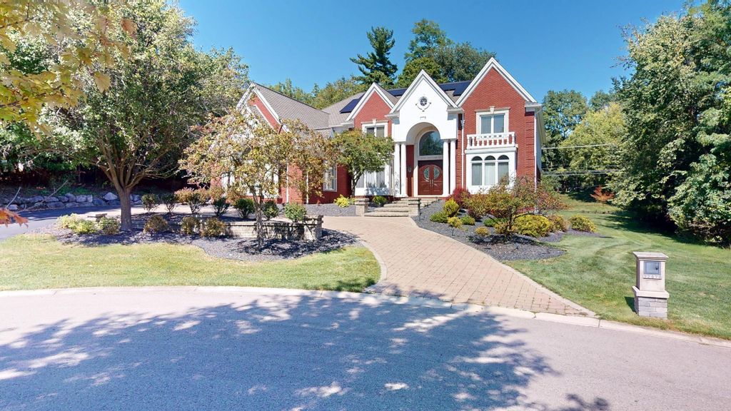 32576 Sanctuary Court, Farmington Hills