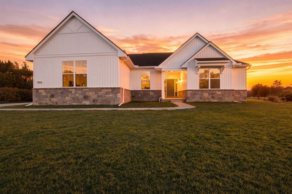28510 Coyote Court, New Hudson