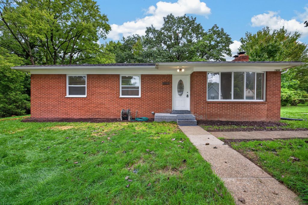 1652 Charleston Avenue, Pontiac city