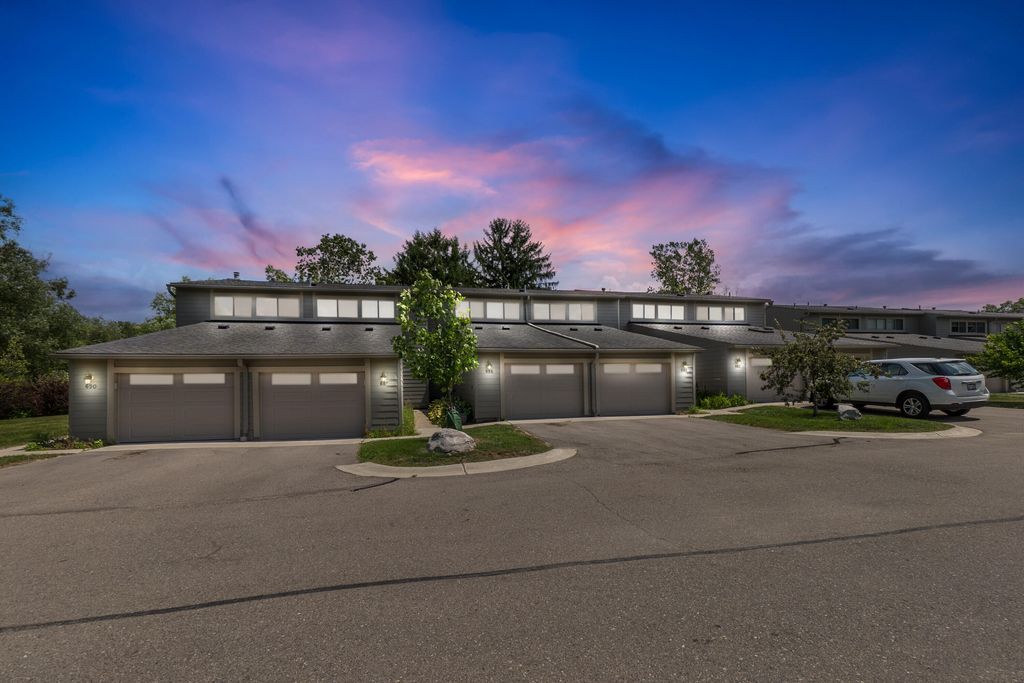 690 Peninsula Court, Ann Arbor