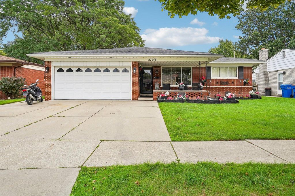 27248 Newport Drive, Warren