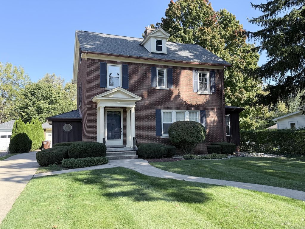 946 College Avenue, Adrian