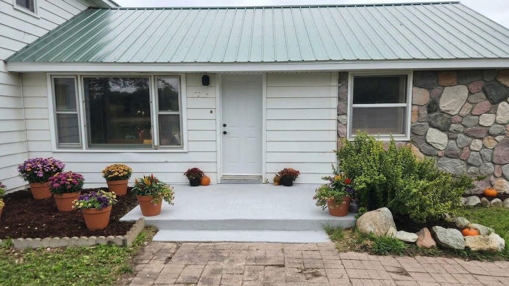 3252 Pine River Road, Standish