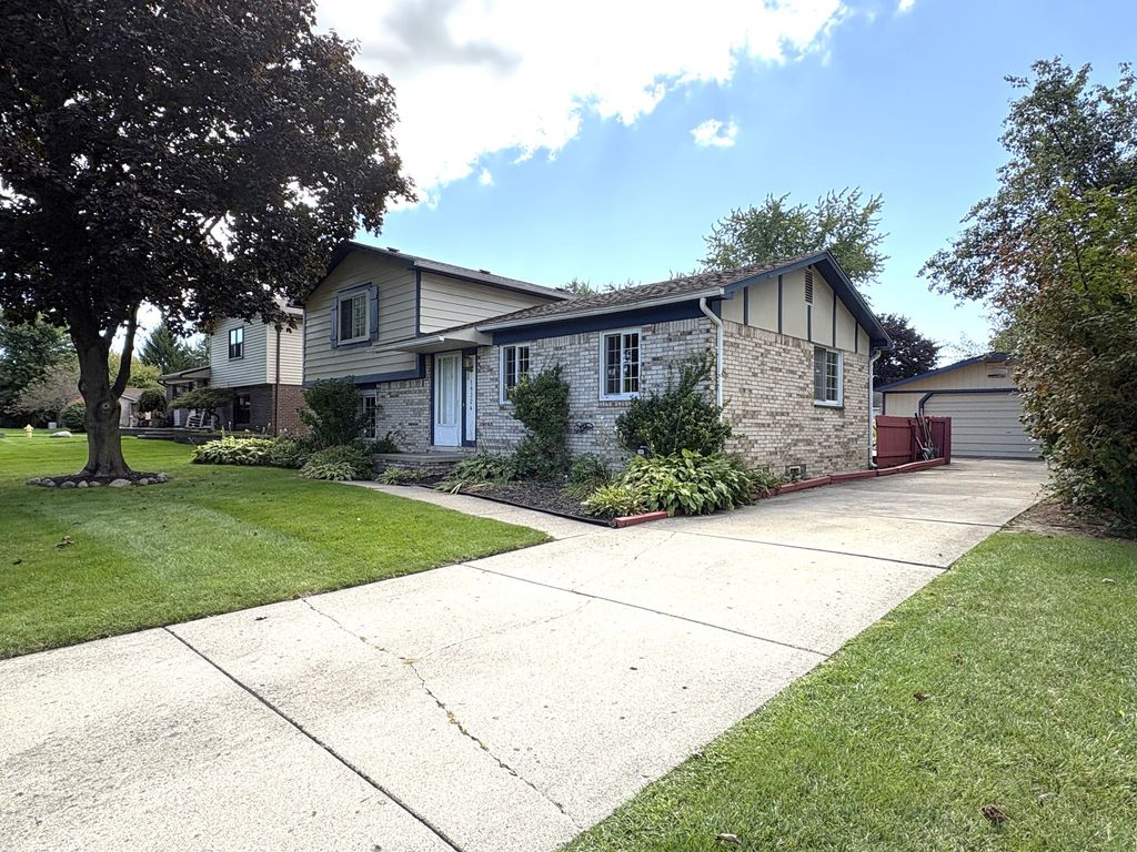 19324 Todd Drive, Clinton Twp