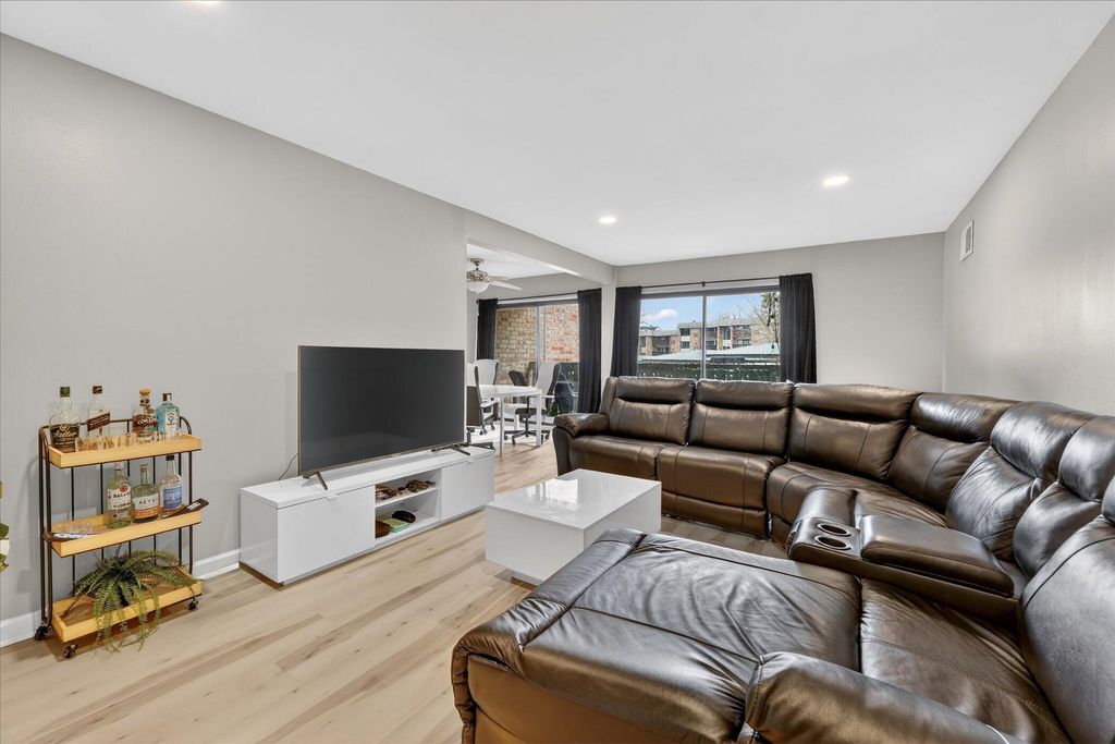 2140 Pauline Boulevard Unit: 206, Ann Arbor
