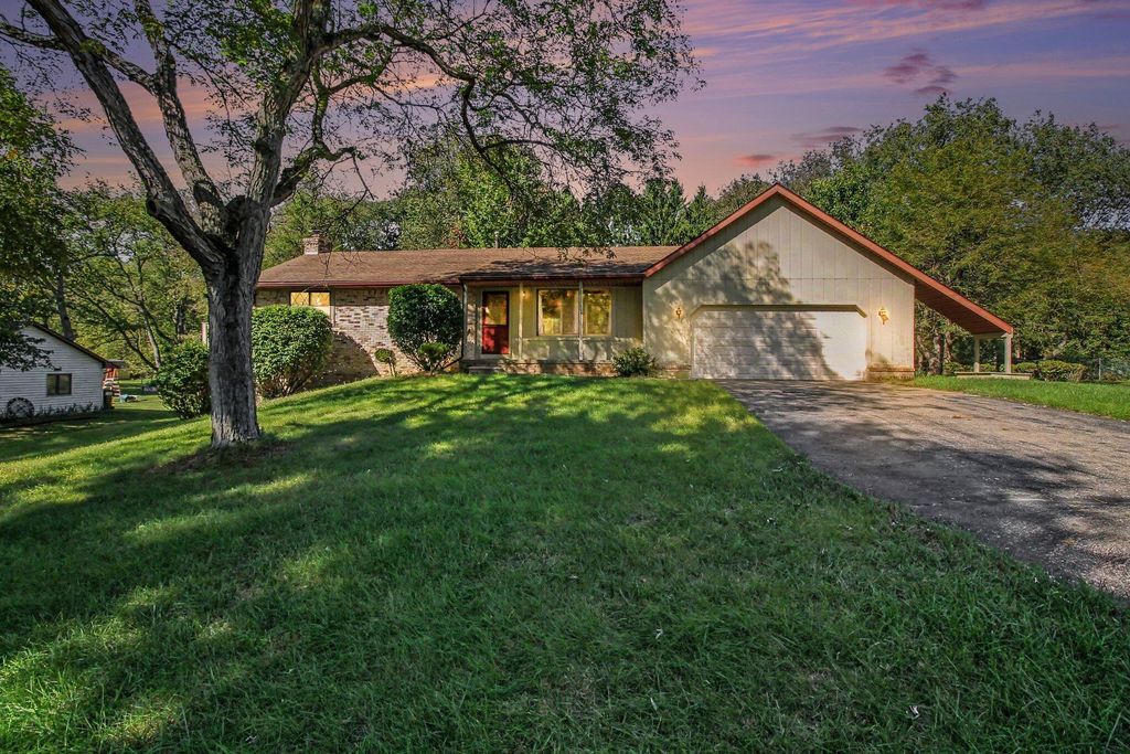 8727 Coyle Drive, Pinckney