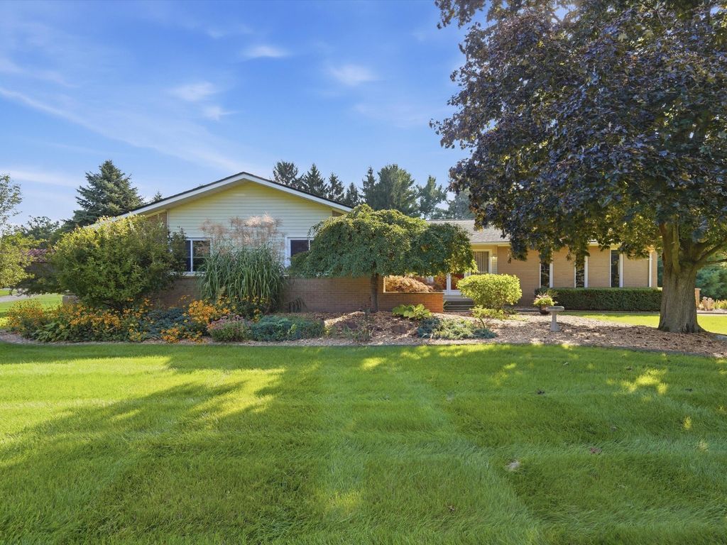 6297 Lodi Lane, Saline