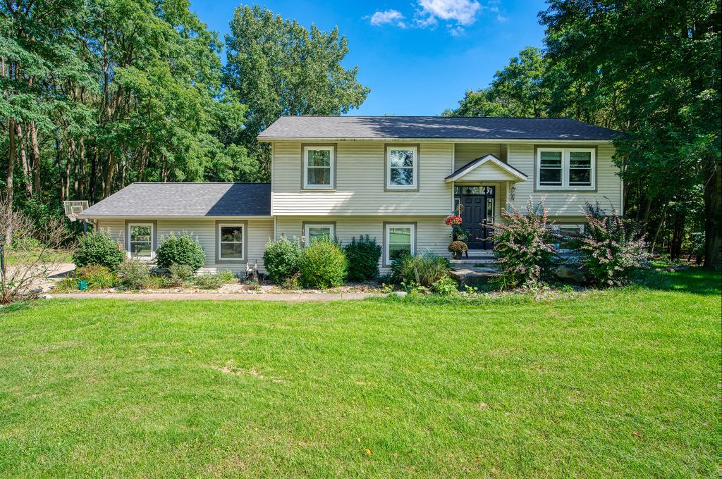 7375 Moeckel Road, Grass Lake