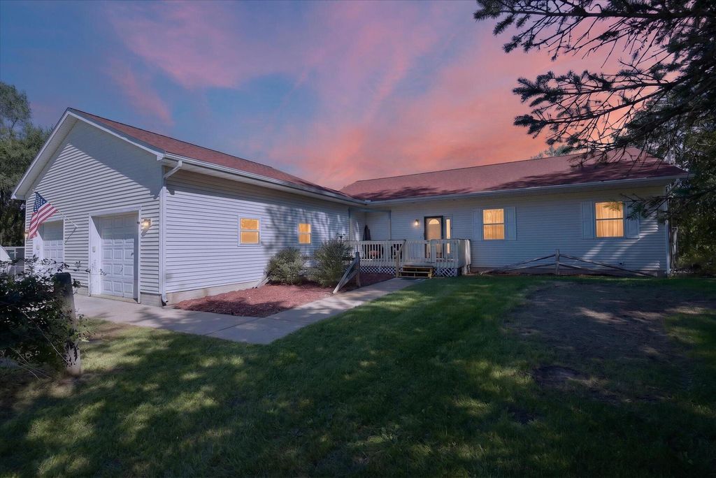 4211 Green Highway, Tecumseh