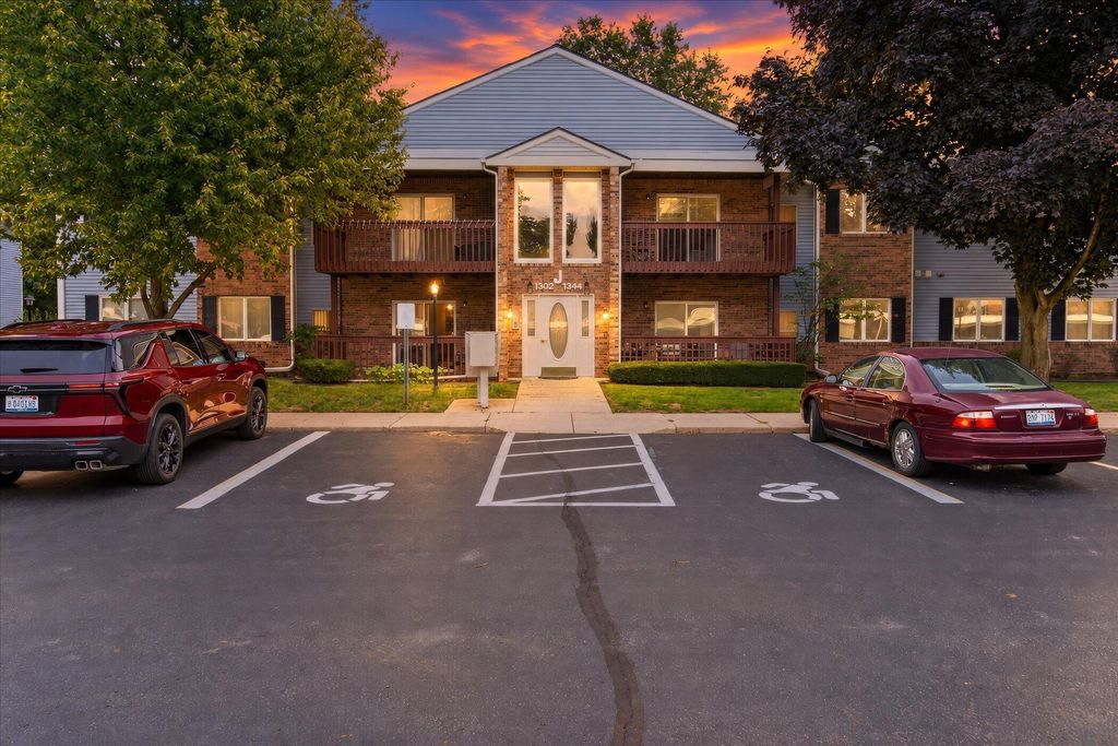 1338 Shoemaker Drive, Westland city
