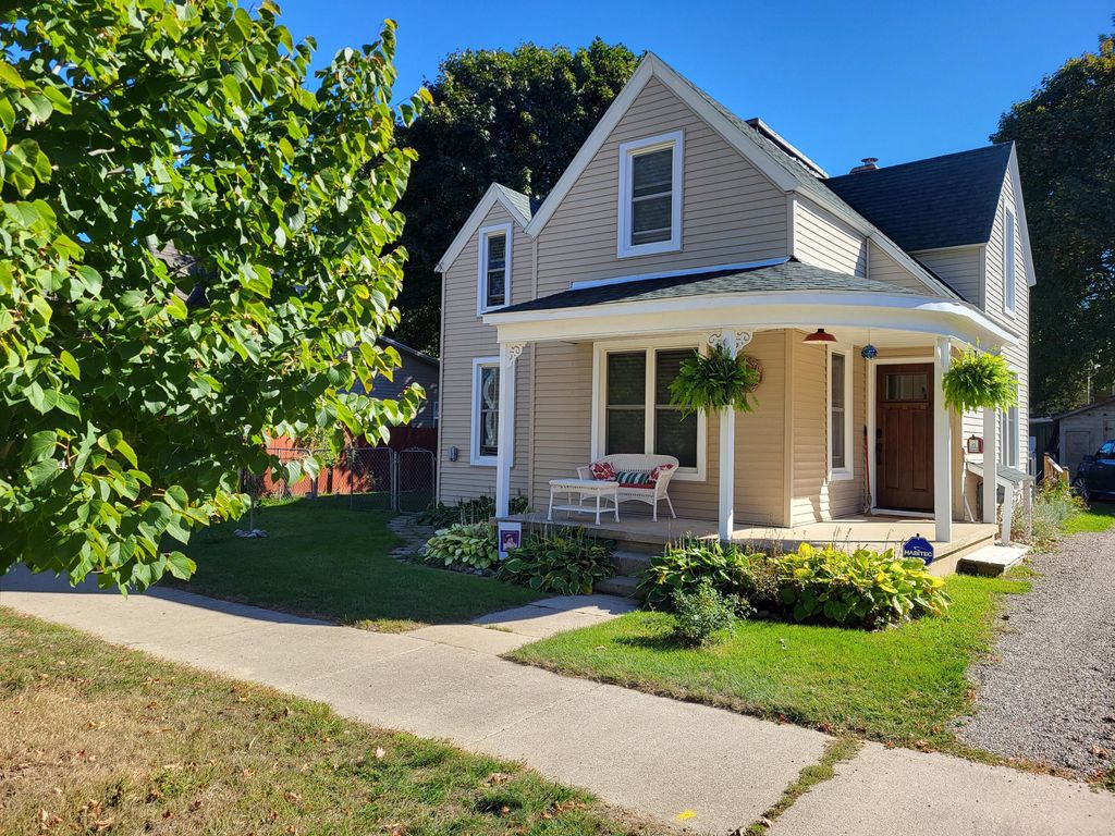 108 W Upright Street, Charlevoix