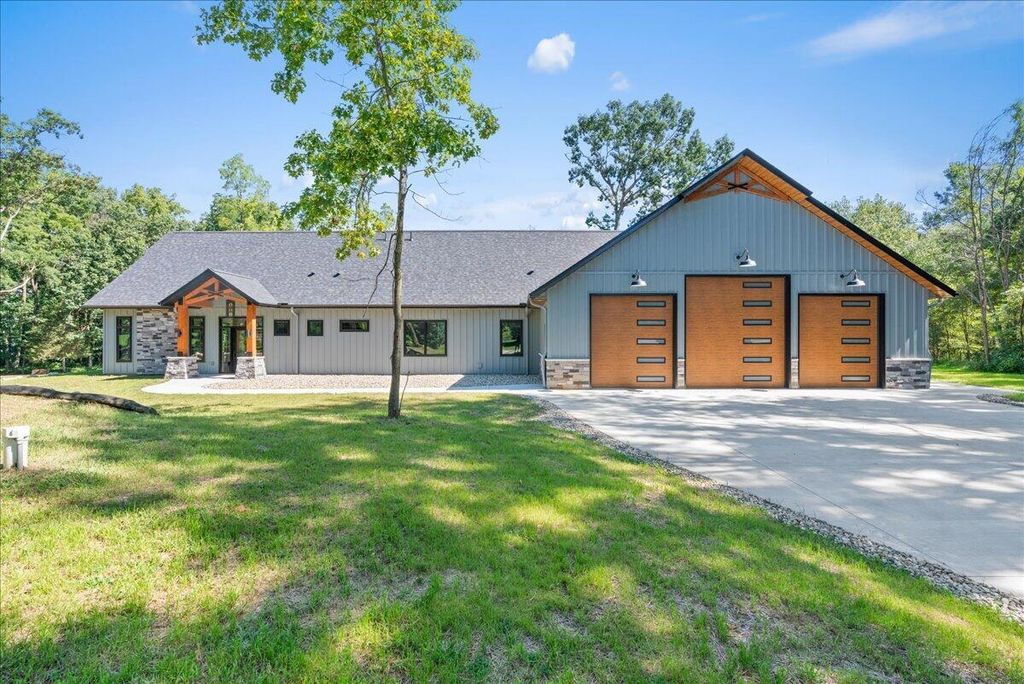 62357 Hunters Pointe Drive, Sturgis