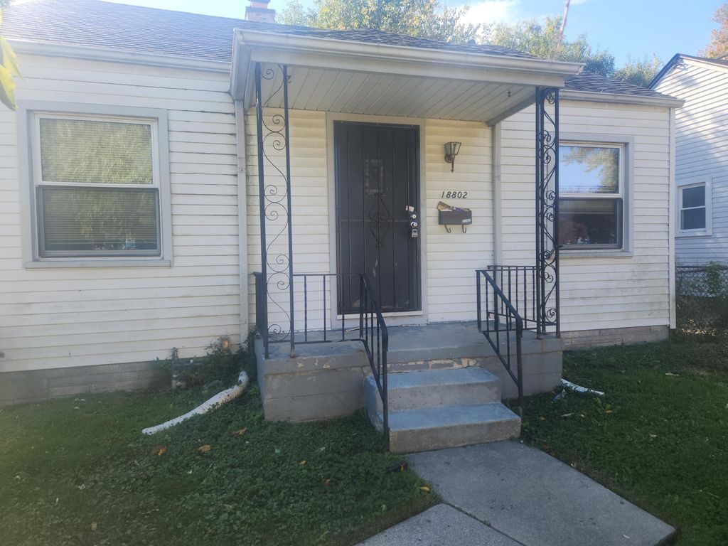 18802 Woodcrest Street, Harper Woods
