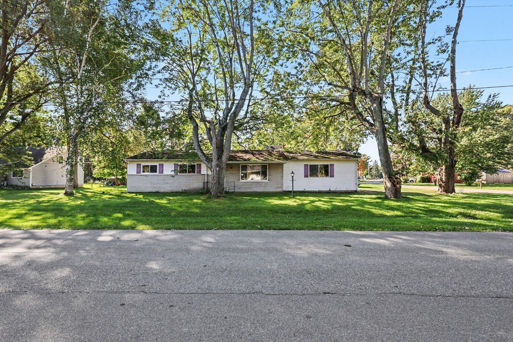 843 Golfview, Algonac