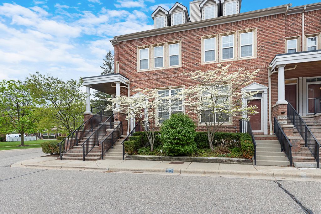 16992 Farmington Road Unit: 104, Livonia