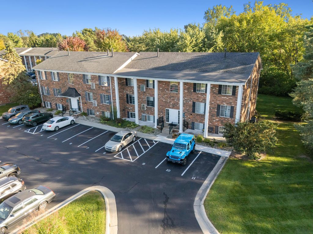 515 W Highland Road Unit: E6, Howell