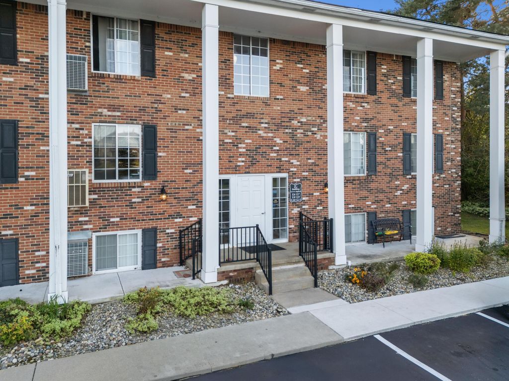 515 W Highland Road Unit: E6, Howell