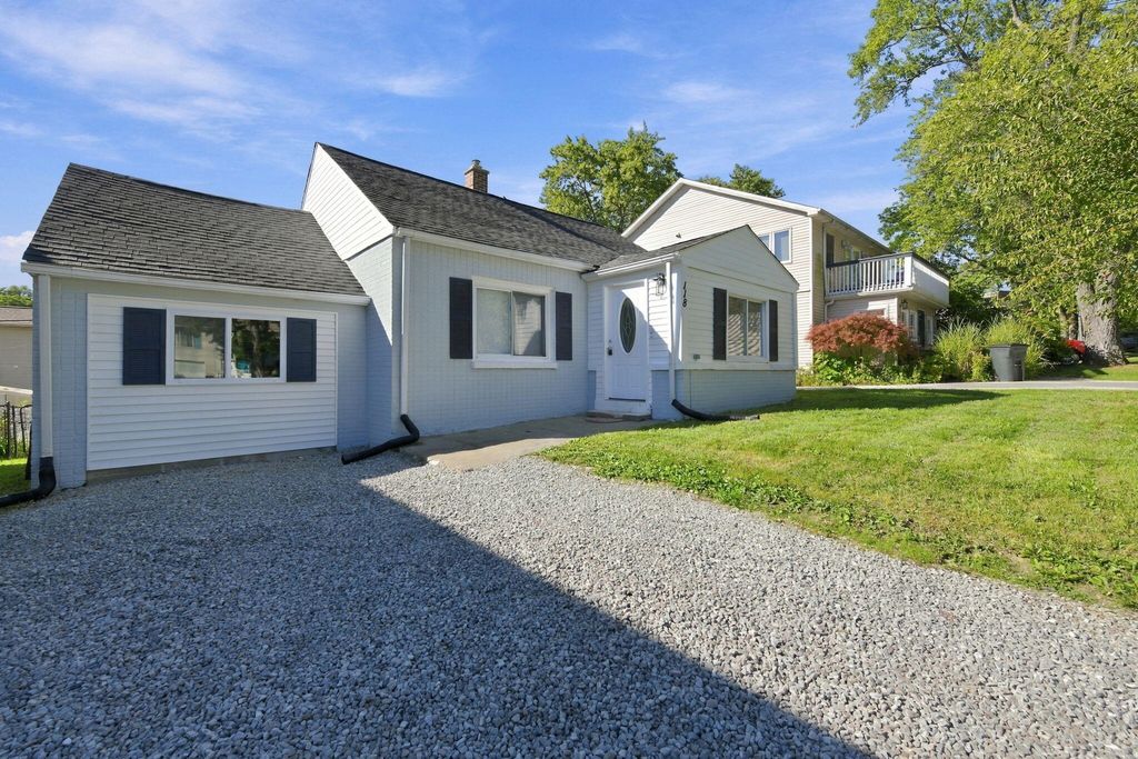 118 Dekalb Street, Walled Lake