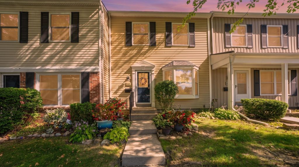 905 Medford Court, Rochester Hills