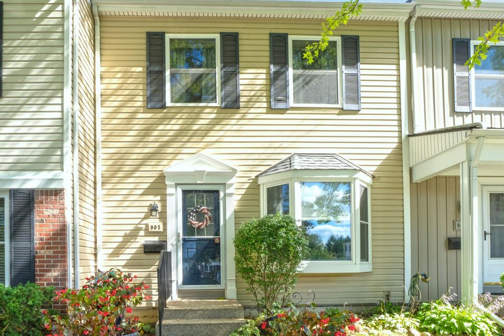 905 Medford Court, Rochester Hills