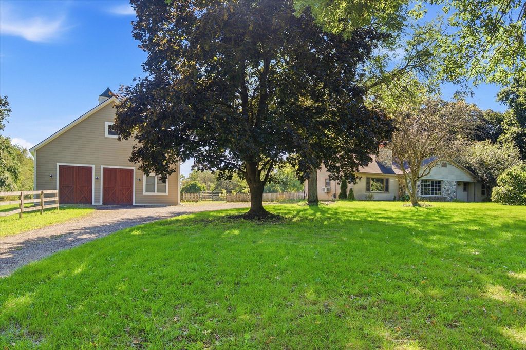 2785 Pearson Road, Milford charter township