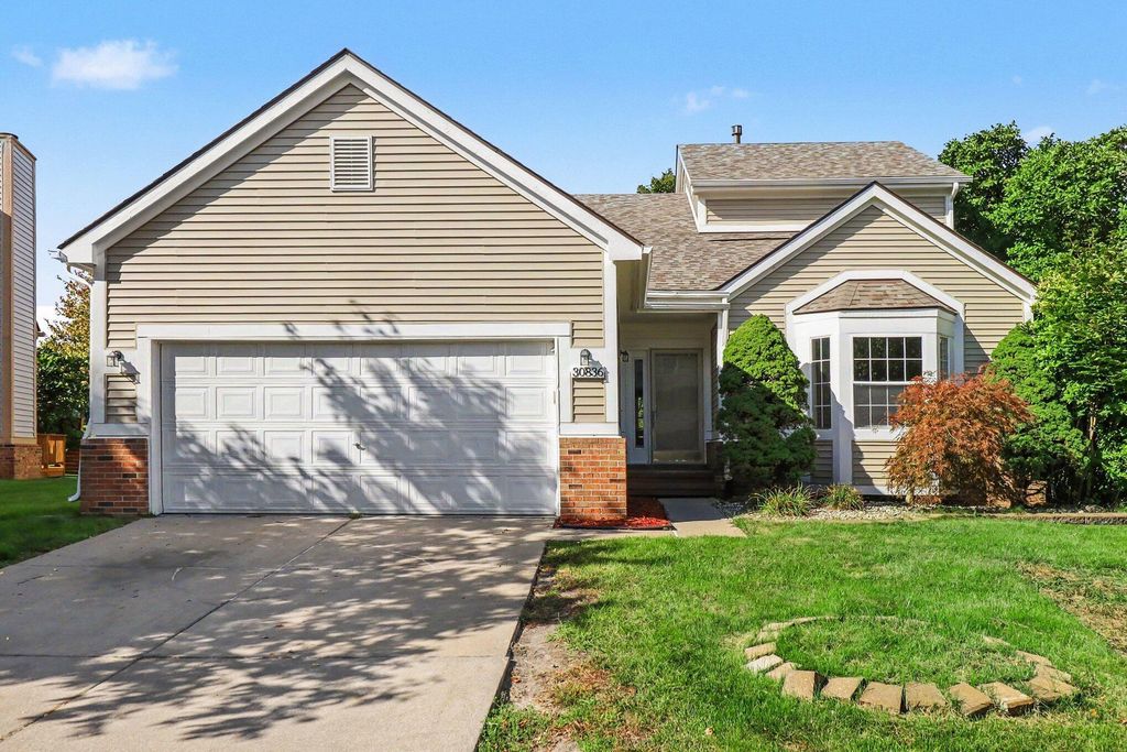 30836 Golden Ridge, Novi