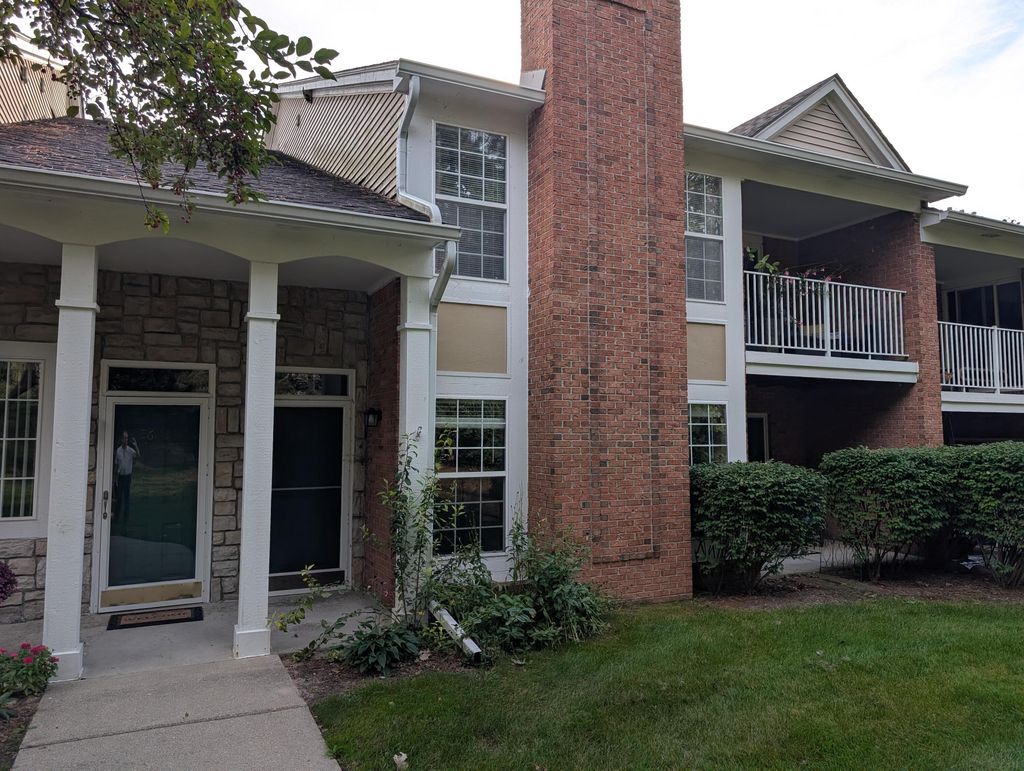 56731 Scotland Boulevard Unit: 143, Shelby Twp