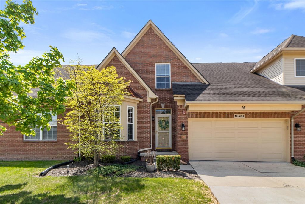 48551 Oak Bridge Drive, Canton