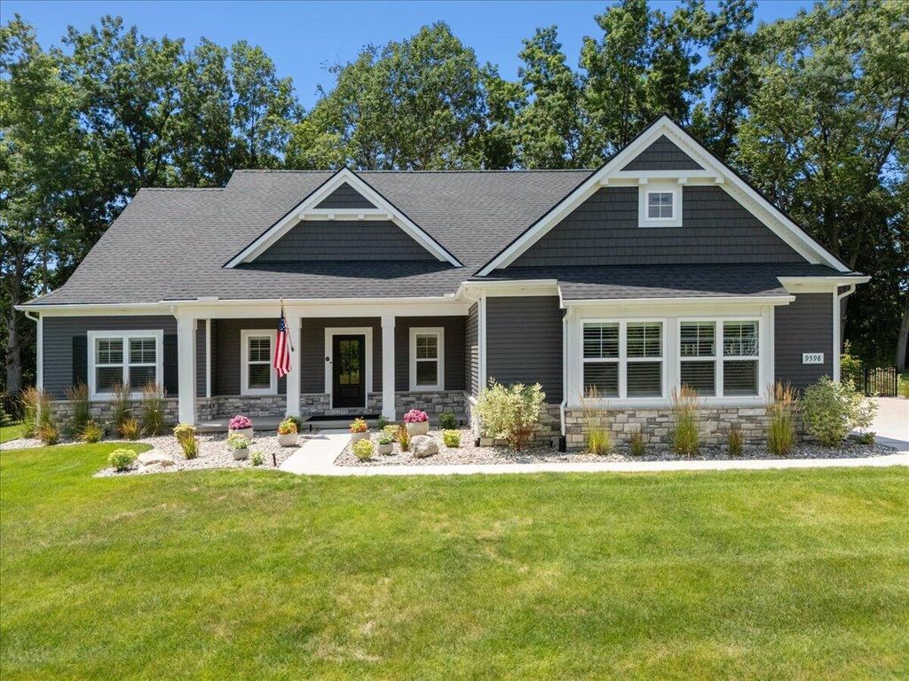 9598 Chalfonte Drive, Green Oak township