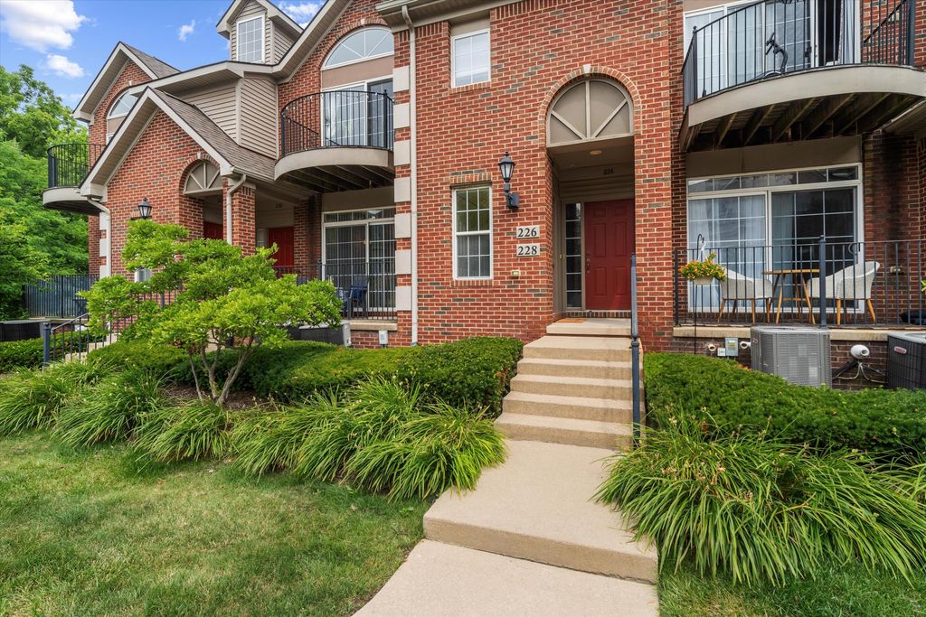228 W Oakbrook Drive, Ann Arbor