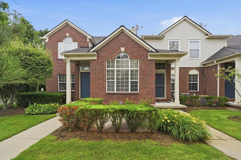 18101 Adri Circle, Walled Lake