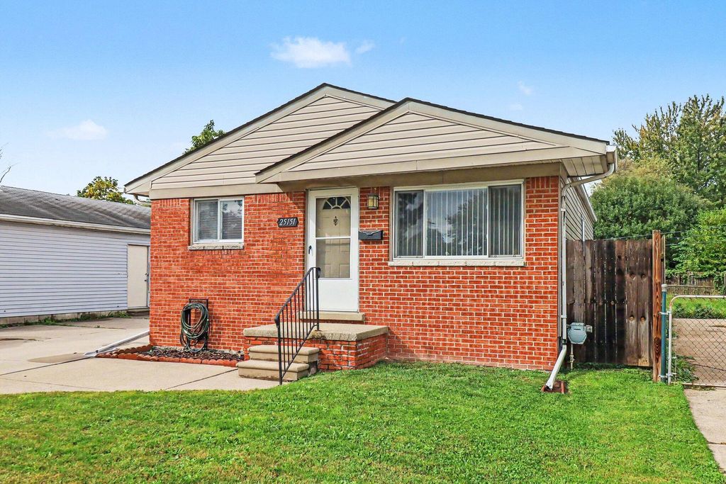 25151 Pearl Street, Roseville