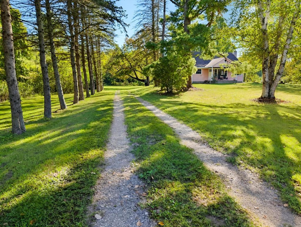 22939 Sherwood Road, Belleville